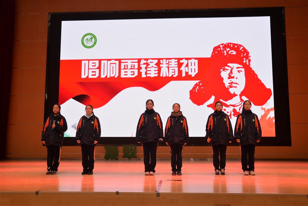 升旗仪式 (1).JPG