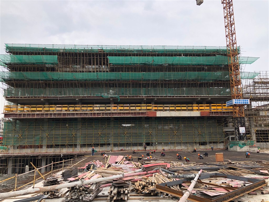 2东侧视角下的科技综合楼(封顶完毕).jpg